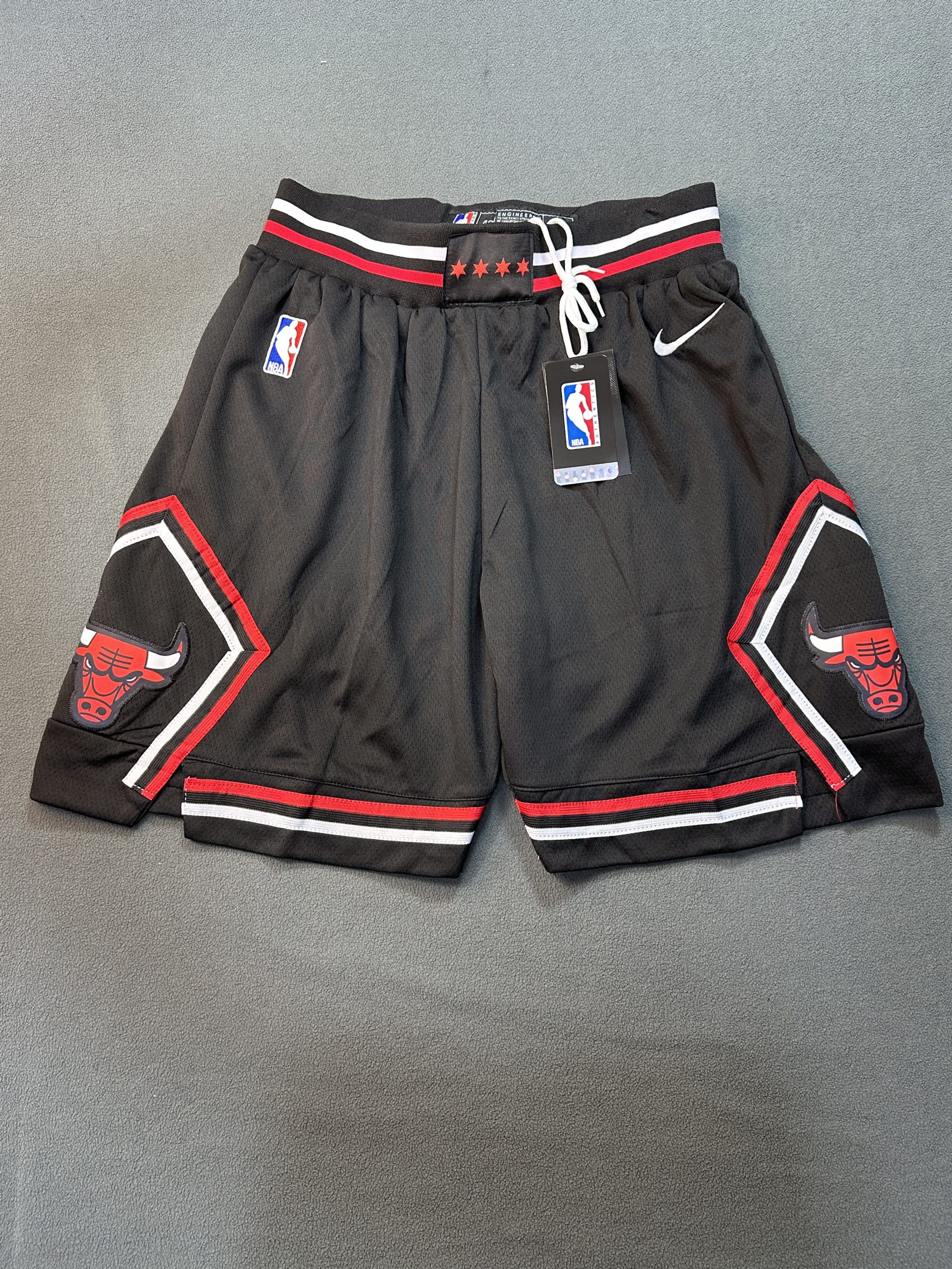 Short Chicago Bulls Nike Negro - Vista frontal Short NBA Chicago Bulls color negro marca Nike, vista frontal