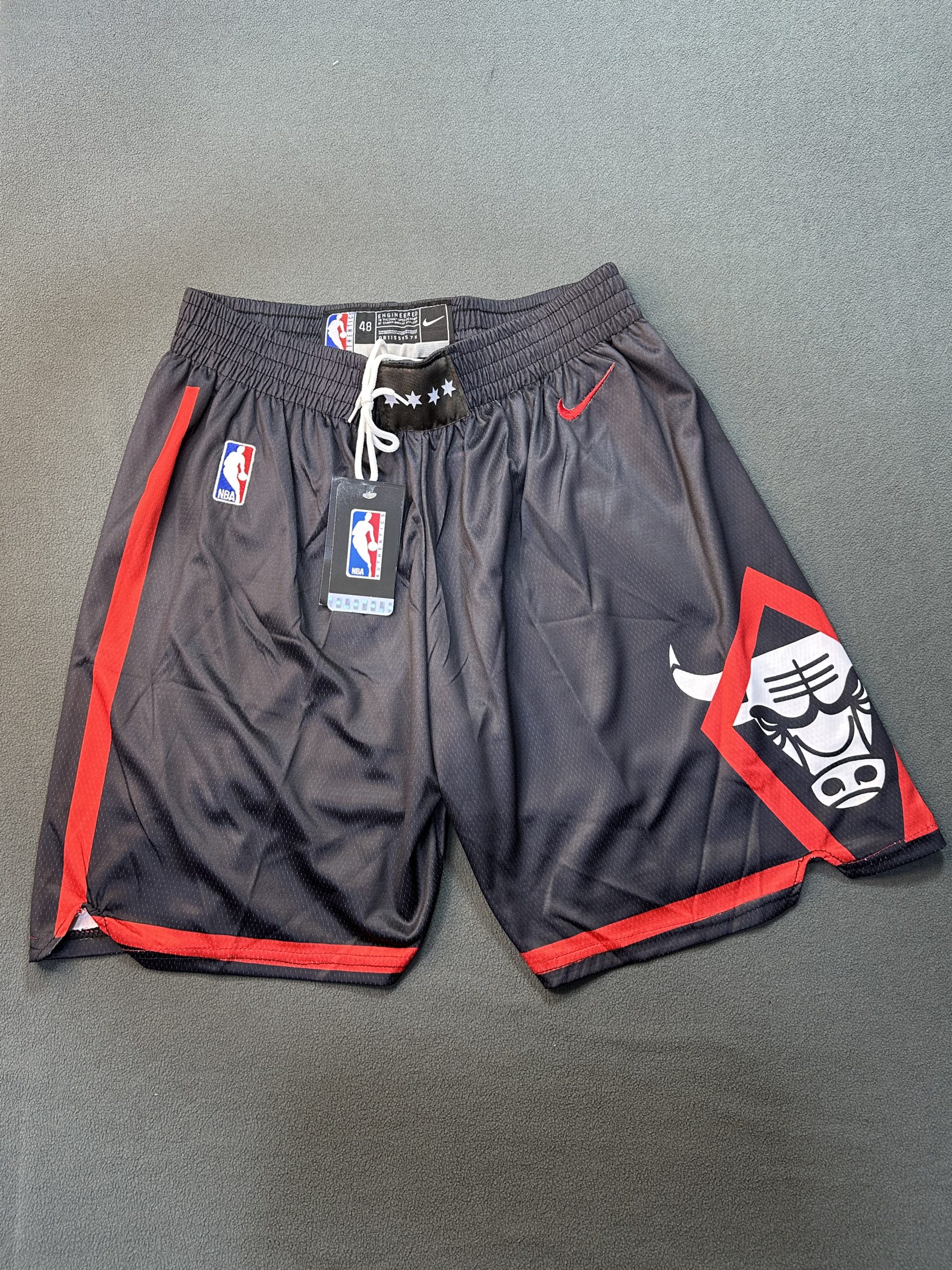 Short Chicago Bulls Nike Negro - Vista frontal Short NBA Chicago Bulls color negro marca Nike, vista frontal