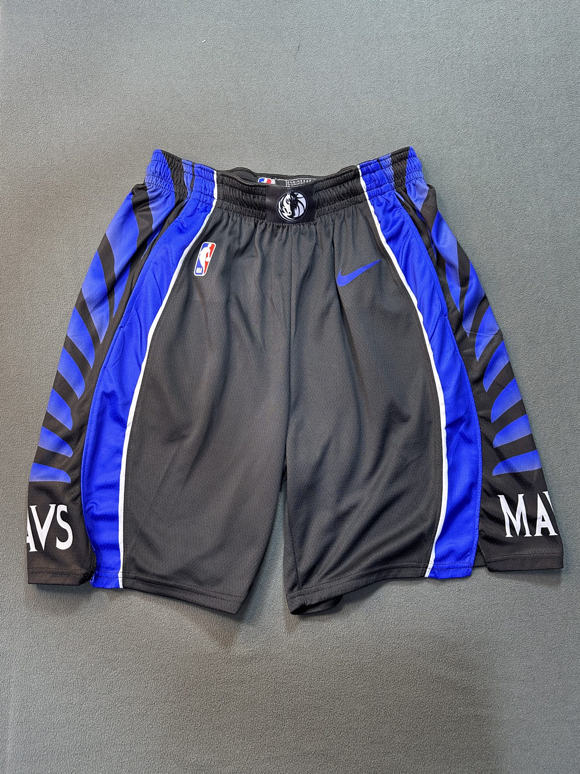 Short Dallas Mavericks Nike Negro - Vista frontal Short NBA Dallas Mavericks color negro marca Nike, vista frontal