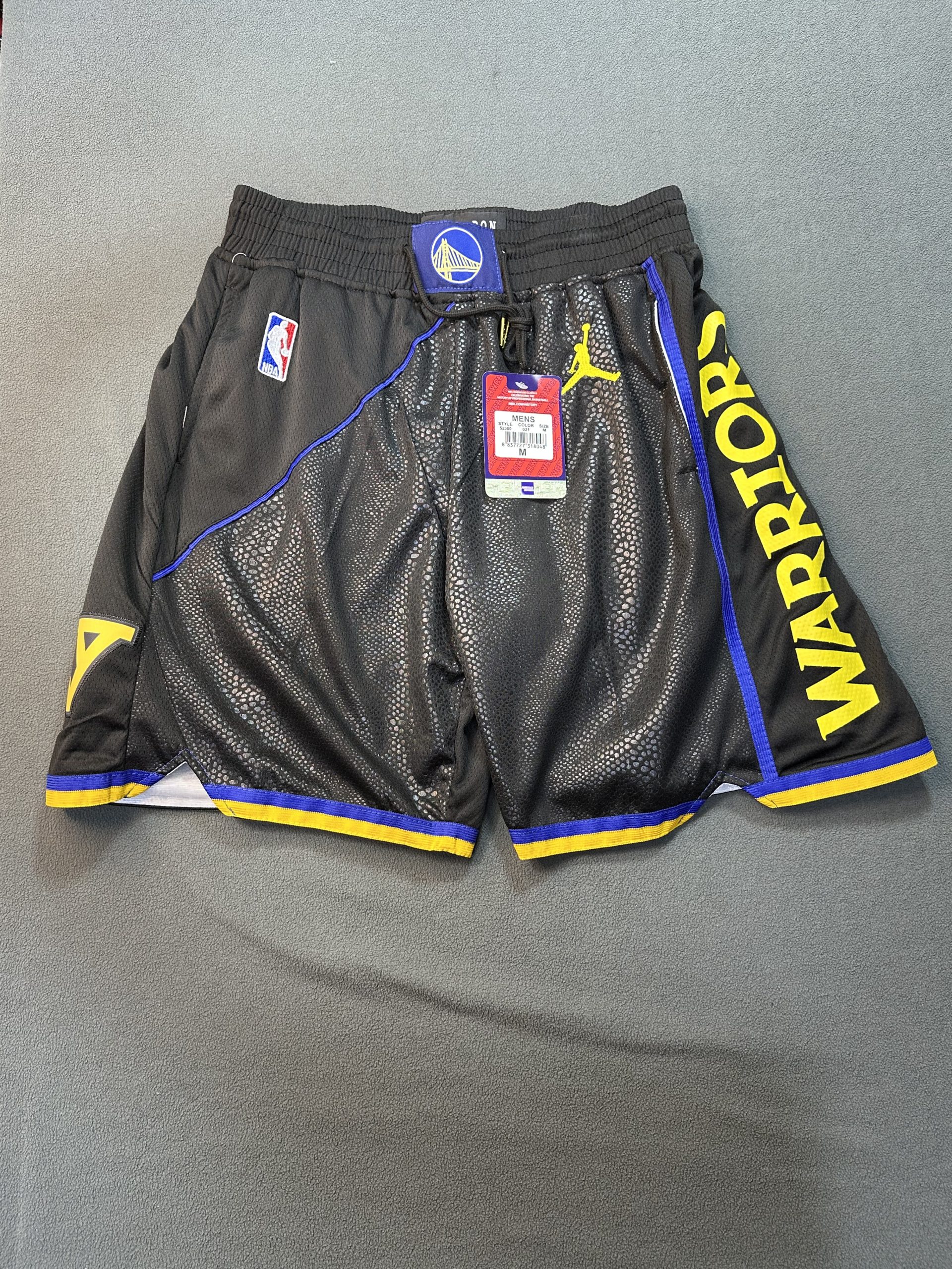 Short Golden State Warriors Jordan Negro - Vista frontal Short NBA Golden State Warriors color negro marca Jordan, vista frontal