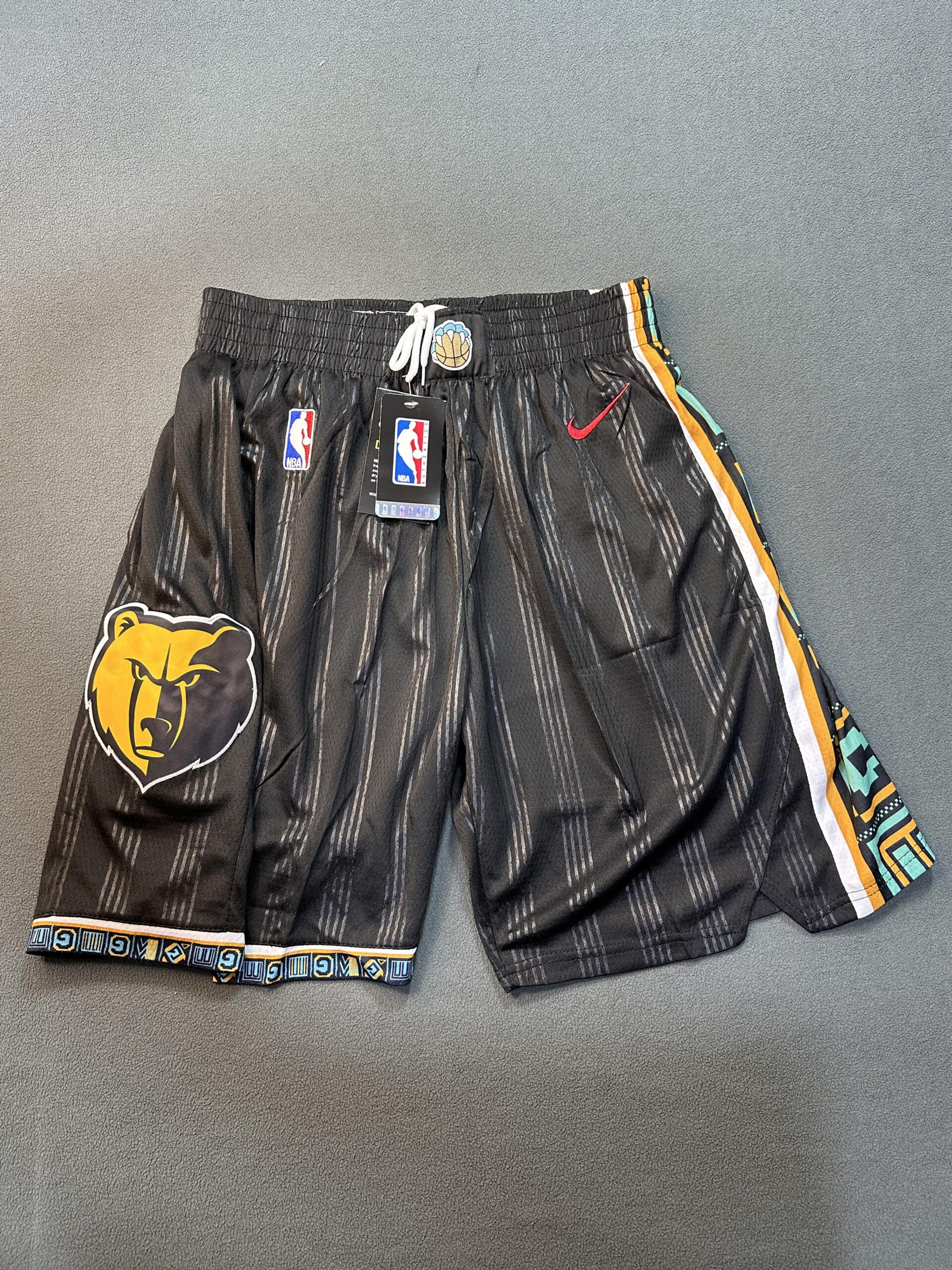 Short Memphis Grizzlies Nike Negro - Vista frontal Short NBA Memphis Grizzlies color negro marca Nike, vista frontal